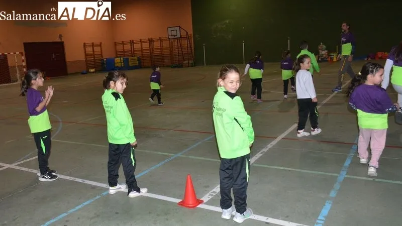 Foto 5 - El entrenador Juan Carlos Fuentes imparte una masterclass al club Abadengo running