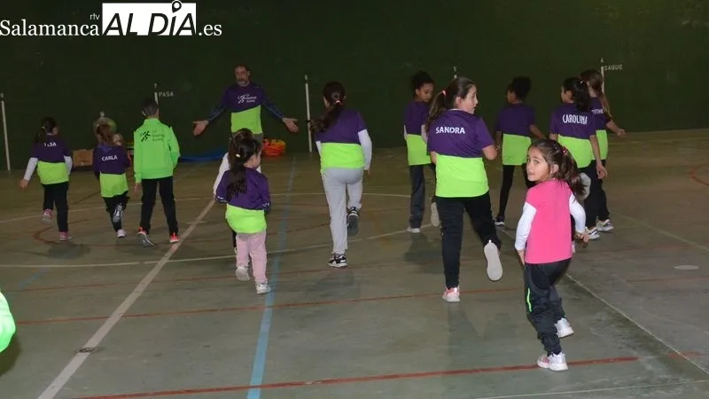 Foto 4 - El entrenador Juan Carlos Fuentes imparte una masterclass al club Abadengo running