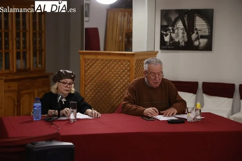 La sexualidad en la tercera edad, tema de debate en la tertulia Rona Dalba celebrada este martes. Fotos: David Sañudo