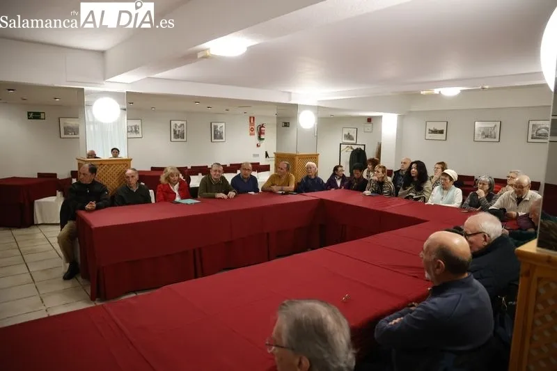La sexualidad en la tercera edad, tema de debate en la tertulia Rona Dalba celebrada este martes. Fotos: David Sañudo