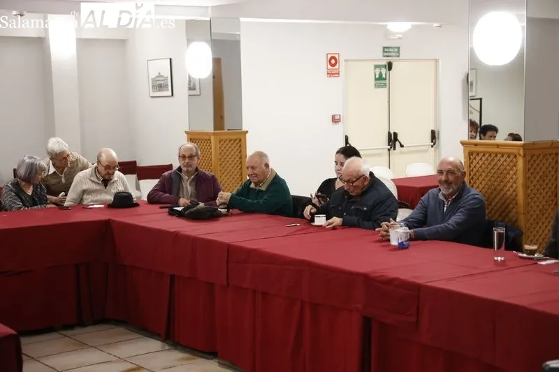 La sexualidad en la tercera edad, tema de debate en la tertulia Rona Dalba celebrada este martes. Fotos: David Sañudo