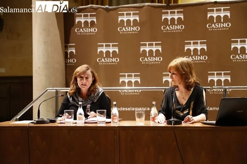 'Una Salamanca para contar', recital poético en el Casino de Salamanca. Fotos: David Sañudo