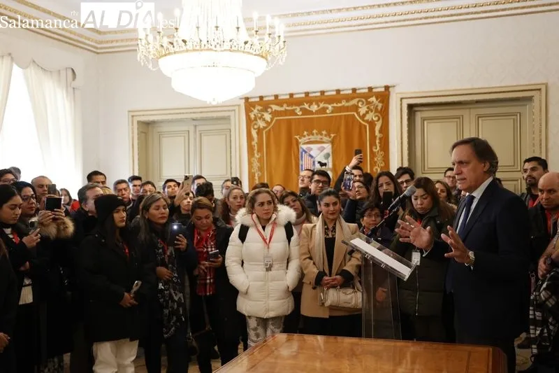 El alcalde recibe a participantes en la LII edición de los Cursos de Especialización en Derecho | FOTOS: David Sañudo 