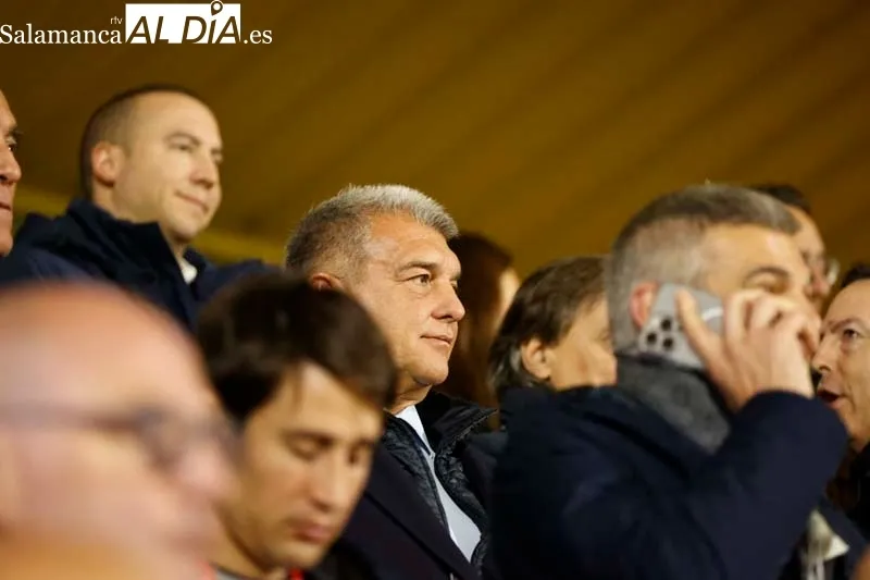 Laporta, Carbayo, Recio... el 'palco VIP' del Reina Sofía que disfruta del Unionistas - Barcelona | FOTOS: David Sañudo 