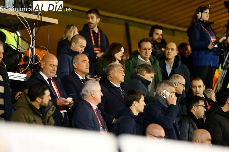 Laporta, Carbayo, Recio... el 'palco VIP' del Reina Sofía que disfruta del Unionistas - Barcelona | FOTOS: David Sañudo 
