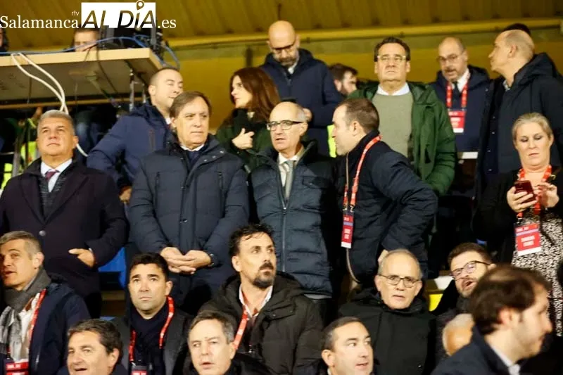 Laporta, Carbayo, Recio... el 'palco VIP' del Reina Sofía que disfruta del Unionistas - Barcelona | FOTOS: David Sañudo 