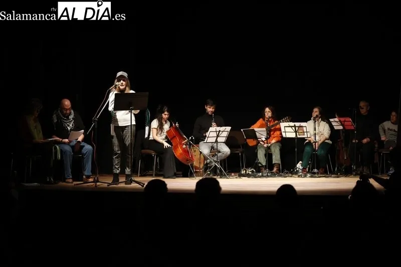 'Poesía por Palestina. Versos contra el genocidio' en la Torrente Ballester de Salamanca. Fotos: David Sañudo