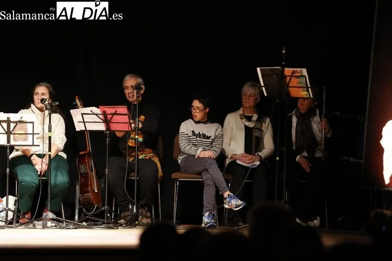 'Poesía por Palestina. Versos contra el genocidio' en la Torrente Ballester de Salamanca. Fotos: David Sañudo
