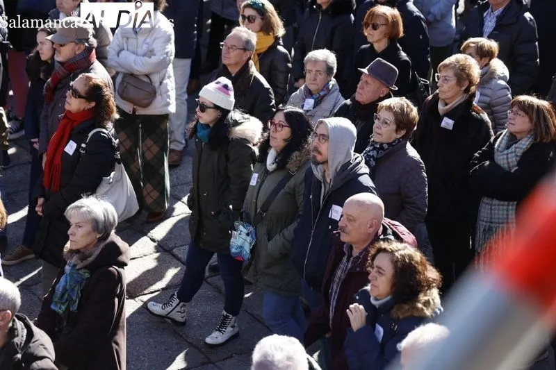 Concentración en la Plaza Mayor 'Por un tren de futuro para Salamanca'. Fotos: David Sañudo