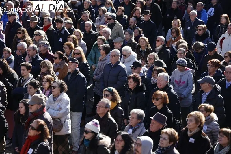 Concentración en la Plaza Mayor 'Por un tren de futuro para Salamanca'. Fotos: David Sañudo