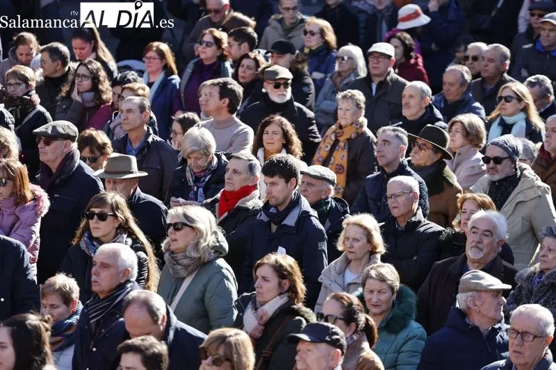 Concentración en la Plaza Mayor 'Por un tren de futuro para Salamanca'. Fotos: David Sañudo