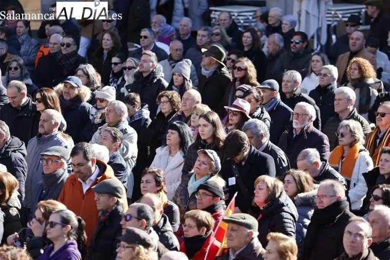 Concentración en la Plaza Mayor 'Por un tren de futuro para Salamanca'. Fotos: David Sañudo