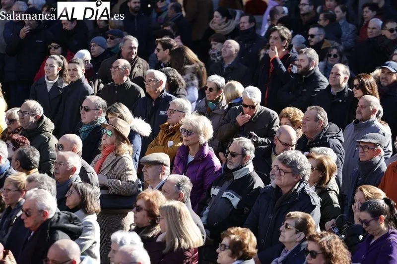Concentración en la Plaza Mayor 'Por un tren de futuro para Salamanca'. Fotos: David Sañudo