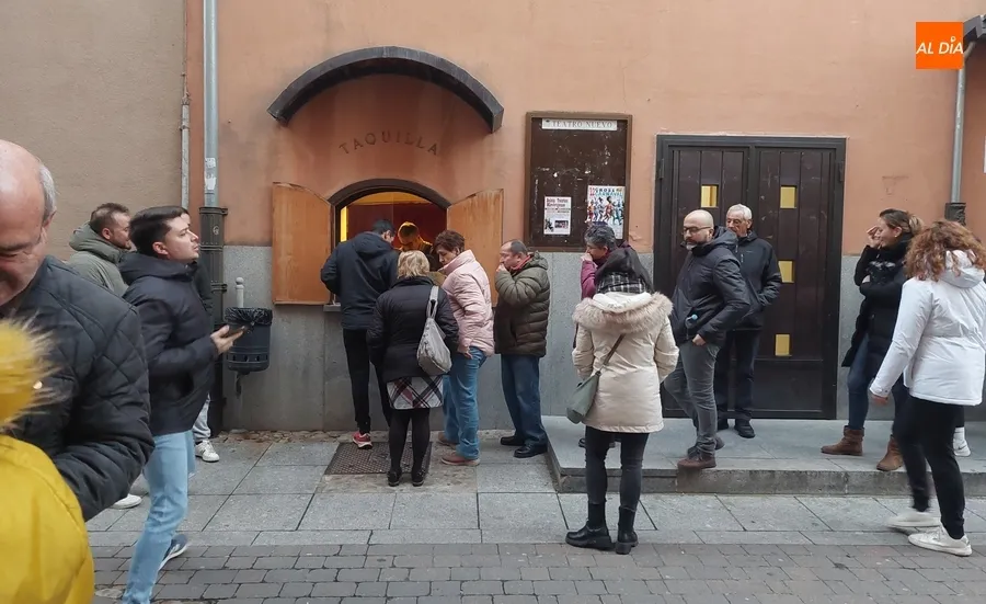Foto 3 - Agotadas en 50 minutos las entradas para el baile de disfraces de adultos