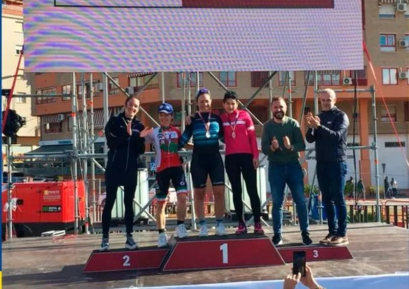 Foto 6 - Victoria y podio para ciclistas salmantinas del HyD Pinturas - Carbajosa Empresarial en Benidorm