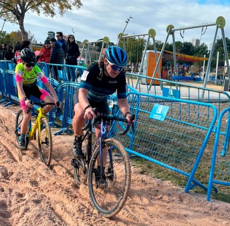 Foto 5 - Victoria y podio para ciclistas salmantinas del HyD Pinturas - Carbajosa Empresarial en Benidorm