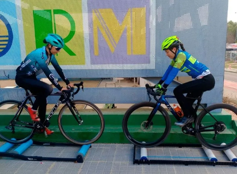 Foto 4 - Victoria y podio para ciclistas salmantinas del HyD Pinturas - Carbajosa Empresarial en Benidorm