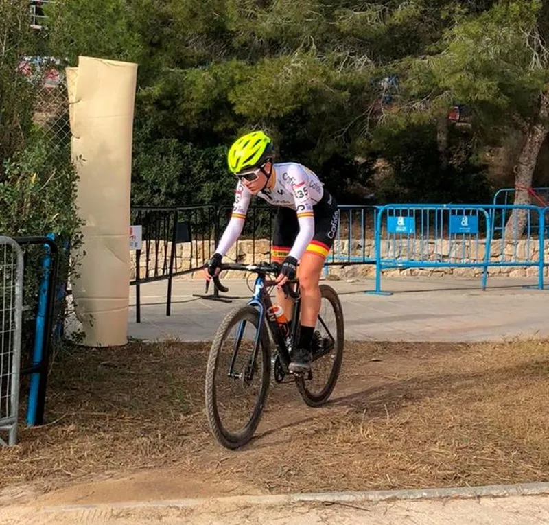 Foto 3 - Victoria y podio para ciclistas salmantinas del HyD Pinturas - Carbajosa Empresarial en Benidorm