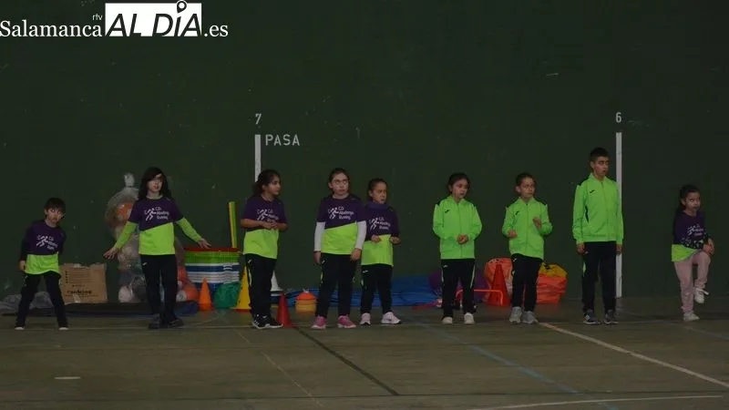 Foto 2 - El entrenador Juan Carlos Fuentes imparte una masterclass al club Abadengo running
