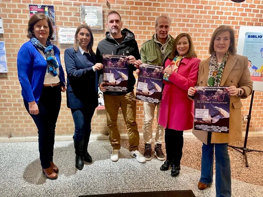 El Teatro del CDS acogía la presentación de la película ‘Burujú, el último unicornio’ junto a escolares de los centros educativos de la ciudad