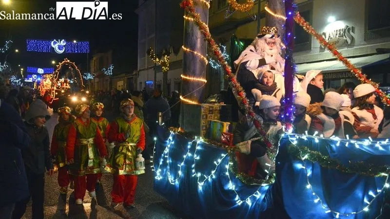 Foto 4 - Los Reyes Magos reciben una gran acogida en Lumbrales