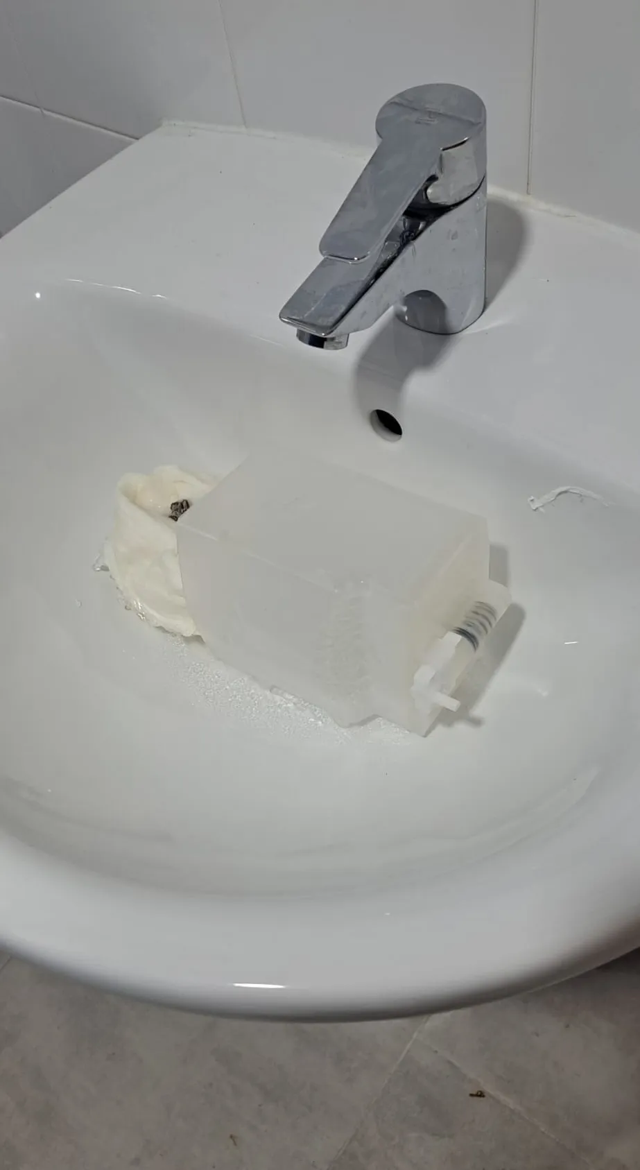 Foto 4 - El Ayuntamiento de Vitigudino investiga los da&ntilde;os aparecidos en los servicios del Centro Cultural