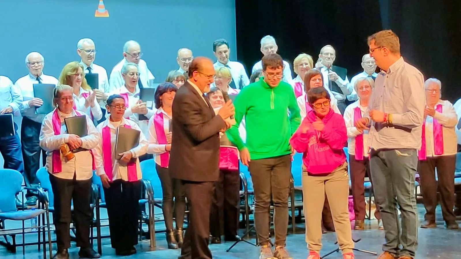 El Coro Popular de Villoruela ofrecía un concierto solidario con Acopedis