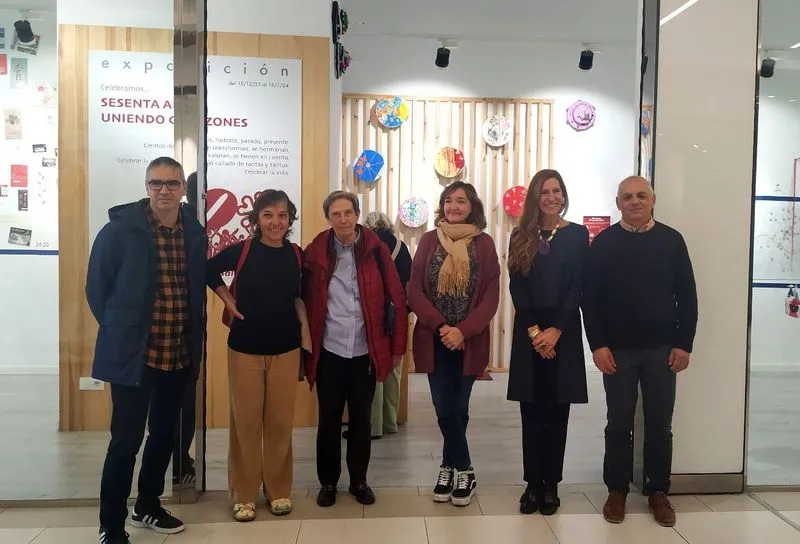 '60 años uniendo corazones', la exposición de Cáritas en el centro comercial El Tormes