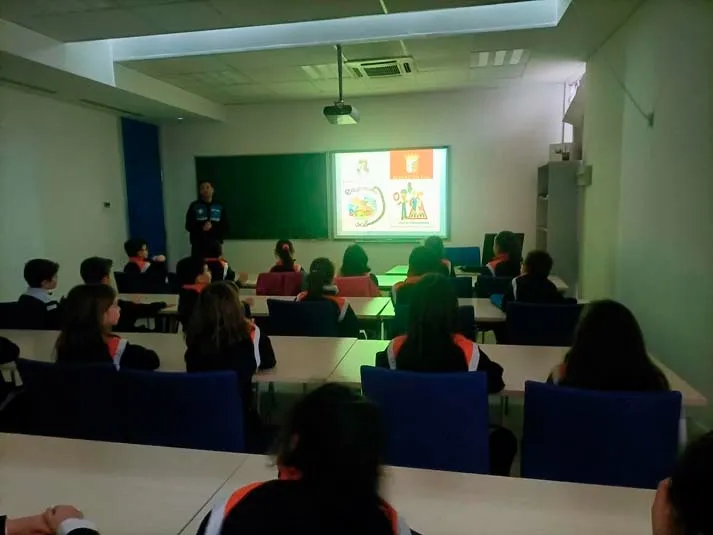 Alumnos del Colegio Antonio Machado conocen en primera persona el trabajo de la Policía Local