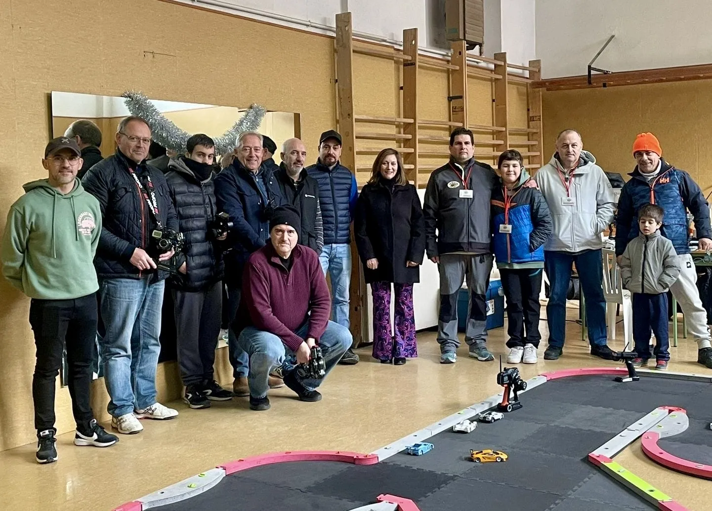 Foto 5 - Ambiente de amistad y celebraci&oacute;n en la VIII Rosconada Mini Z del Club RC Pe&ntilde;aranda