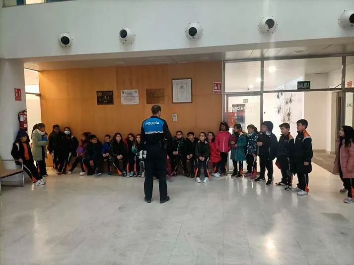 Alumnos del Colegio Antonio Machado conocen en primera persona el trabajo de la Policía Local