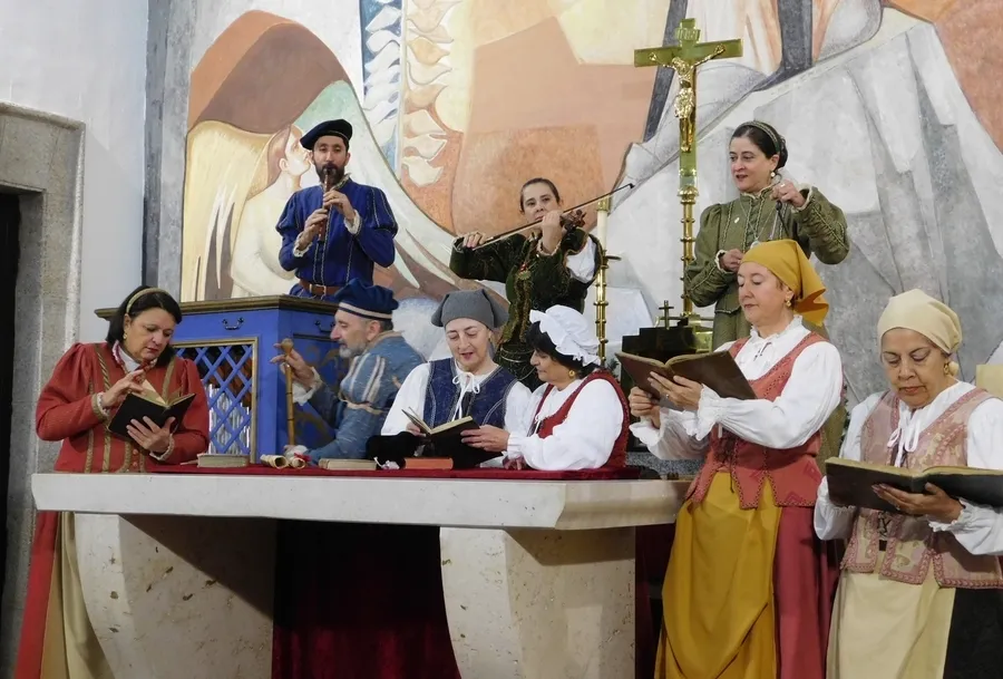 Foto 10 - &Aacute;gueda recibe en su Iglesia el montaje teatral &lsquo;Buscando a Nebrija&rsquo;
