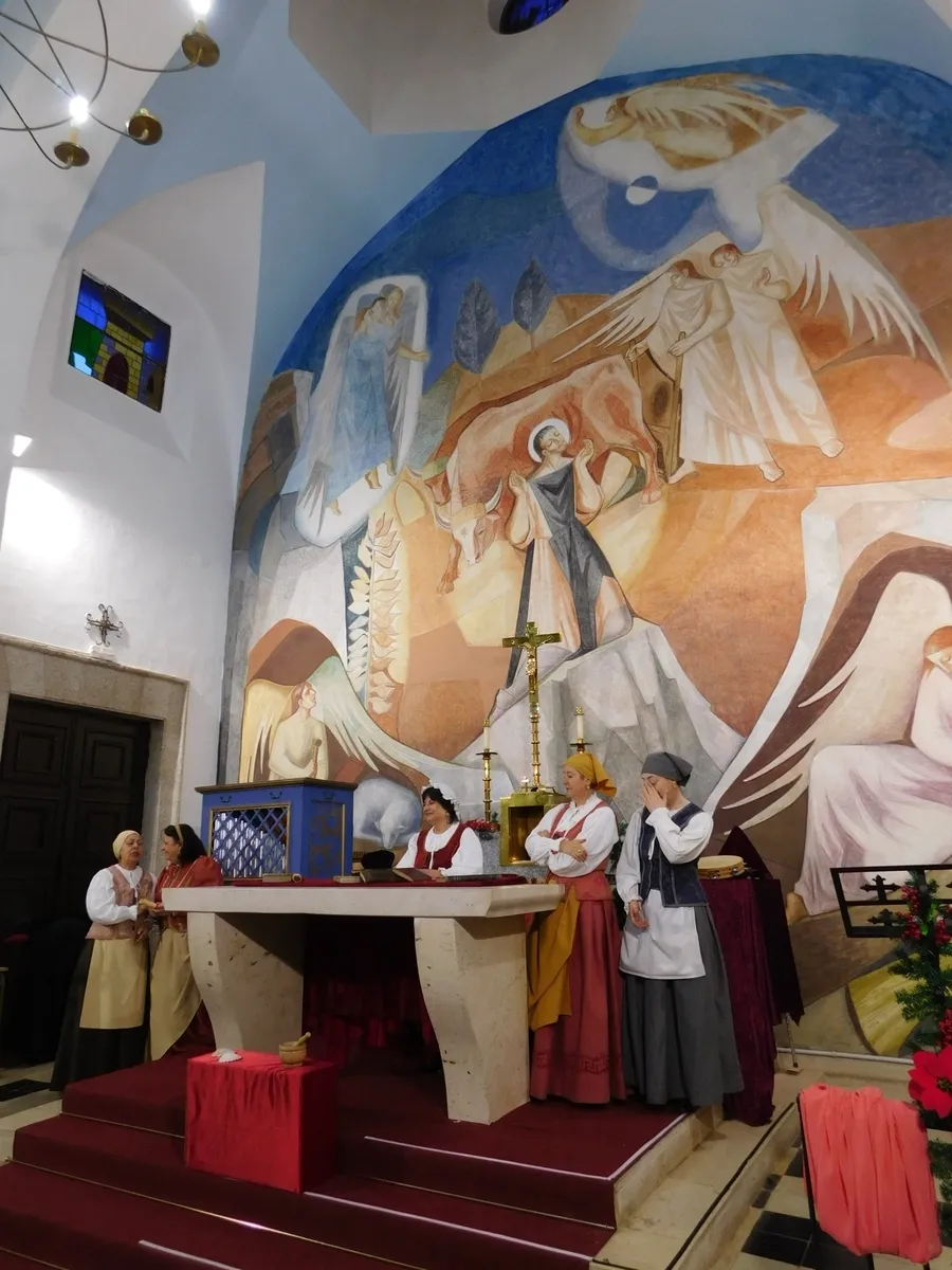 Foto 3 - &Aacute;gueda recibe en su Iglesia el montaje teatral &lsquo;Buscando a Nebrija&rsquo;