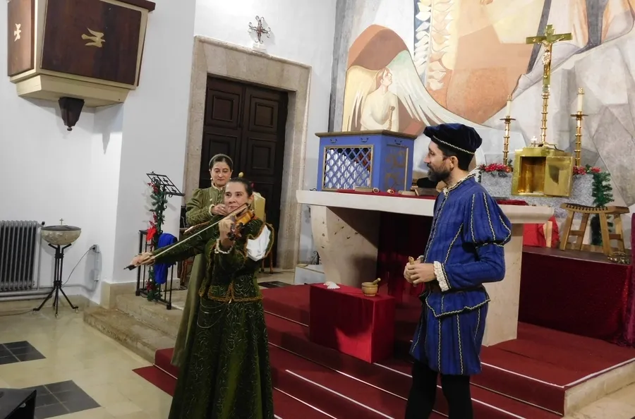Foto 4 - &Aacute;gueda recibe en su Iglesia el montaje teatral &lsquo;Buscando a Nebrija&rsquo;