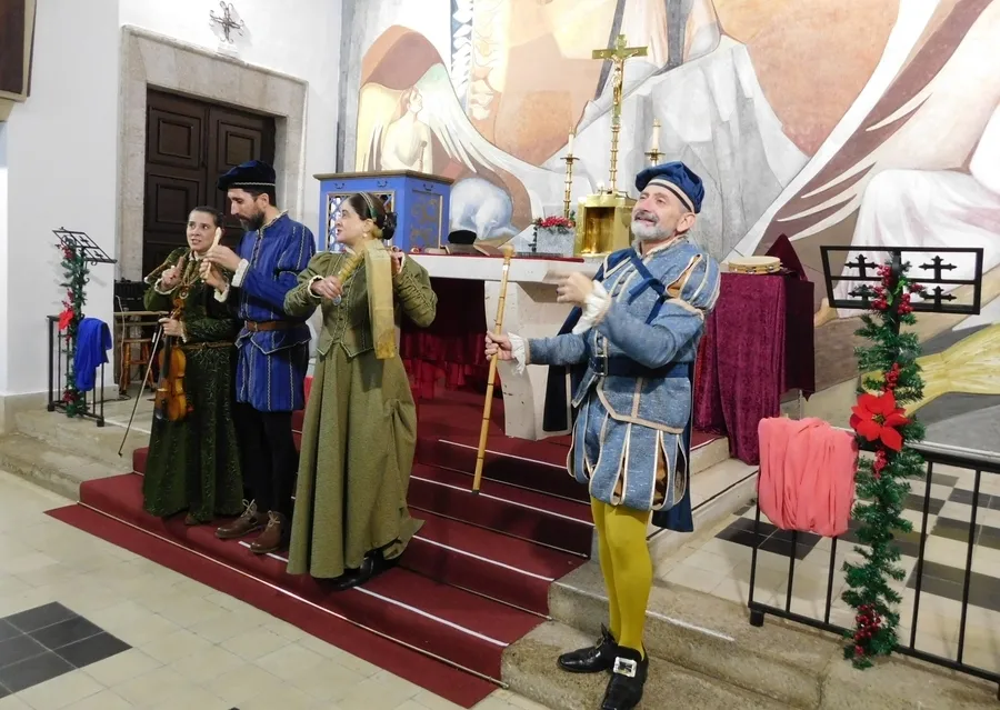 Foto 6 - &Aacute;gueda recibe en su Iglesia el montaje teatral &lsquo;Buscando a Nebrija&rsquo;