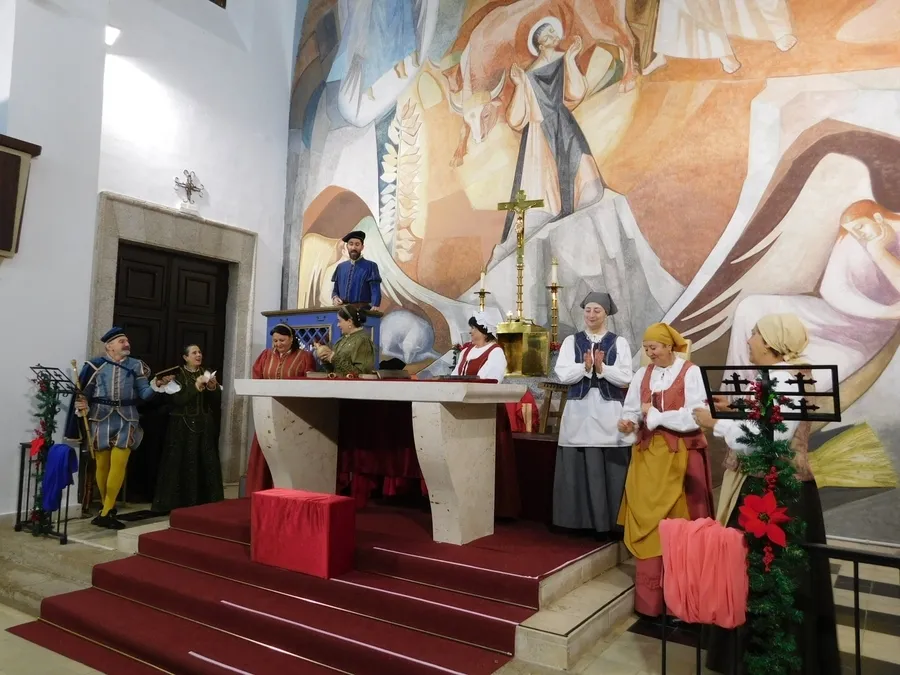 Foto 7 - &Aacute;gueda recibe en su Iglesia el montaje teatral &lsquo;Buscando a Nebrija&rsquo;