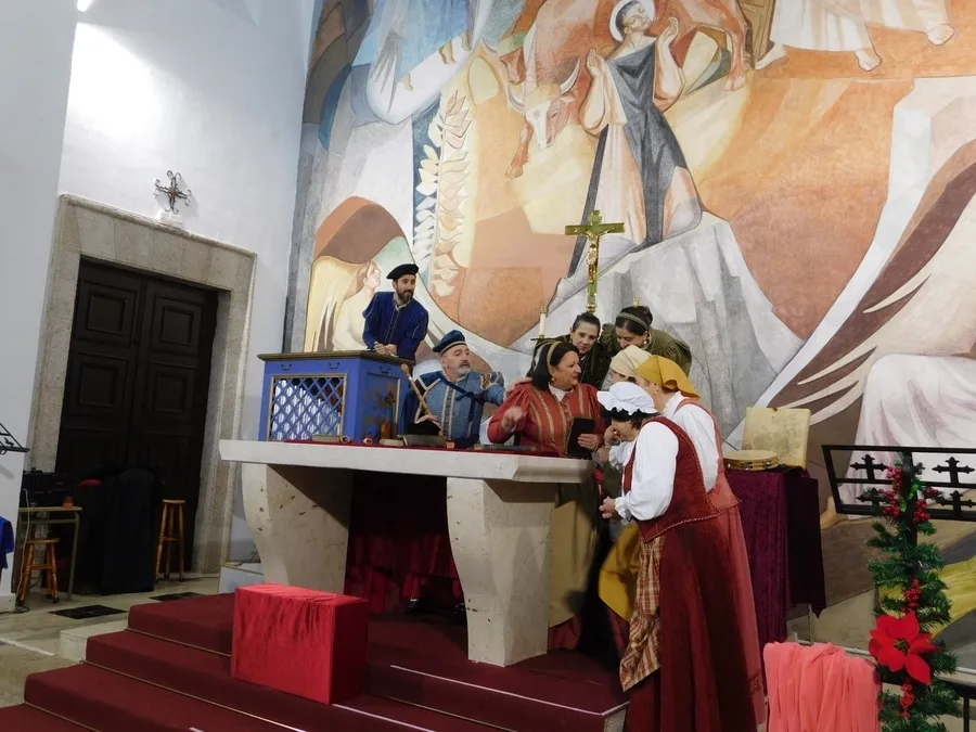 Foto 8 - &Aacute;gueda recibe en su Iglesia el montaje teatral &lsquo;Buscando a Nebrija&rsquo;