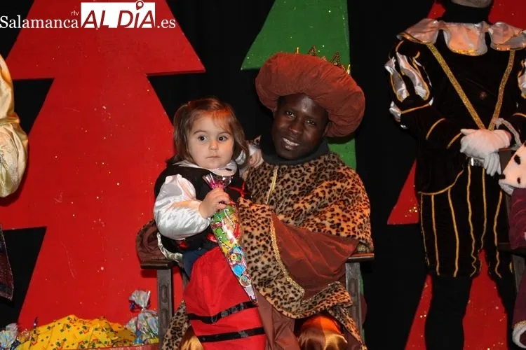 Foto 10 - La cabalgata de los Reyes Magos llena de alegr&iacute;a las calles&nbsp;