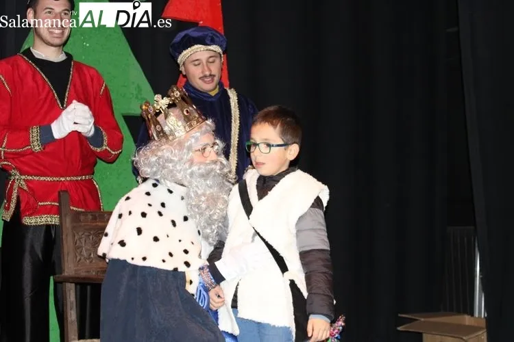 Foto 9 - La cabalgata de los Reyes Magos llena de alegr&iacute;a las calles&nbsp;