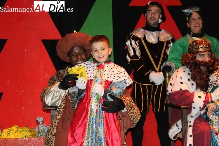 Foto 5 - La cabalgata de los Reyes Magos llena de alegr&iacute;a las calles&nbsp;