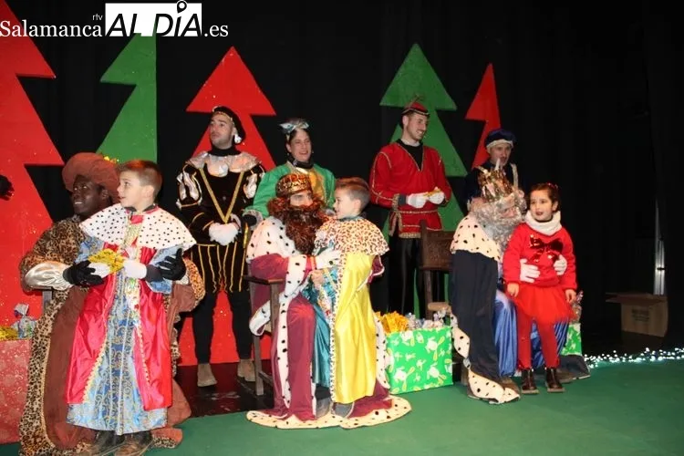 Foto 4 - La cabalgata de los Reyes Magos llena de alegr&iacute;a las calles&nbsp;