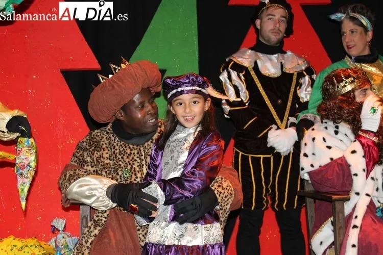 Foto 3 - La cabalgata de los Reyes Magos llena de alegr&iacute;a las calles&nbsp;