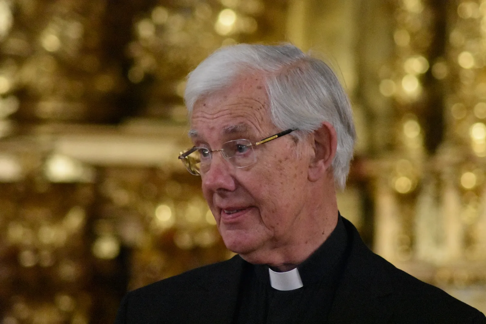 El Deán Emérito de la Catedral de Canterbury, Miguel Ángel Martín Mas y Charo García de Arriba en el Museo de Las Claras. Fotos: Fernando Sánchez Gómez. 