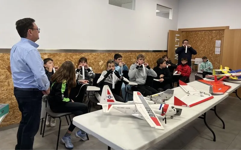 Taller de aeromodelismo para adolescentes en Carbajosa