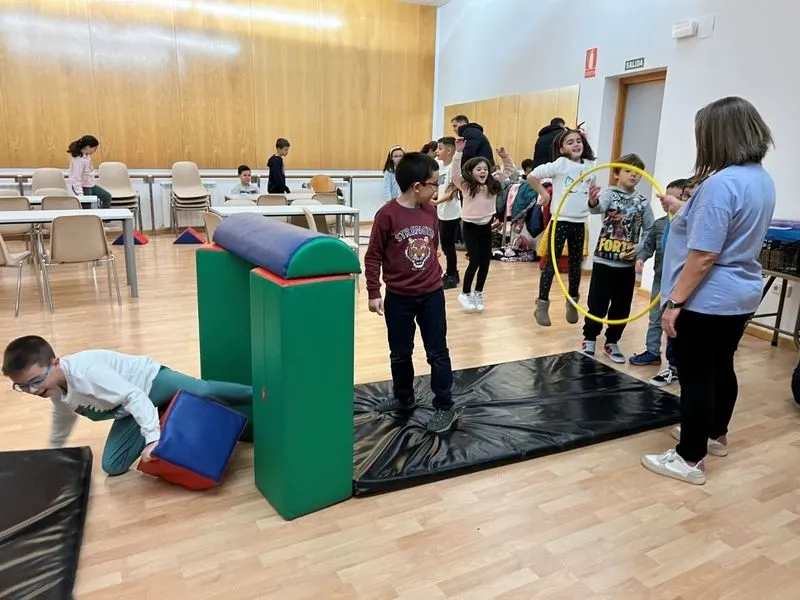 Foto 8 - Centenares de ni&ntilde;os entregan sus cartas a los Reyes Magos en Carbajosa