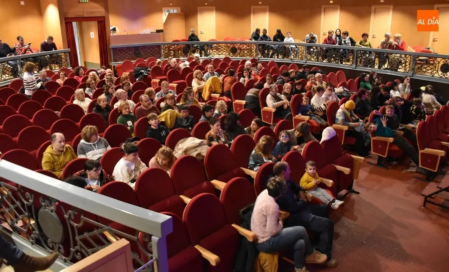 Foto 2 - Noche m&aacute;gica en el Teatro Nuevo de la mano de Adri&aacute;n Carratal&aacute;
