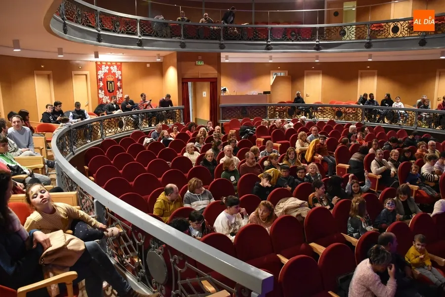 Foto 3 - Noche m&aacute;gica en el Teatro Nuevo de la mano de Adri&aacute;n Carratal&aacute;
