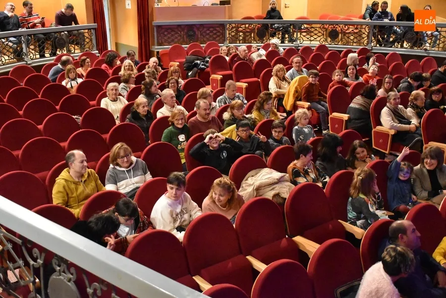Foto 4 - Noche m&aacute;gica en el Teatro Nuevo de la mano de Adri&aacute;n Carratal&aacute;