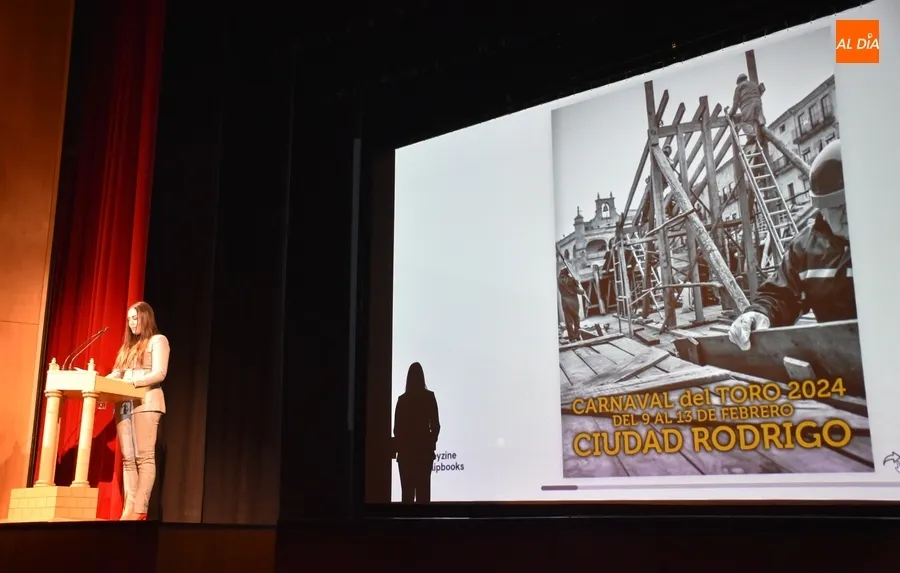 Foto 7 - Ciudad Rodrigo abre su Libro del Carnaval 2024, que rinde homenaje a los constructores de los tablaos