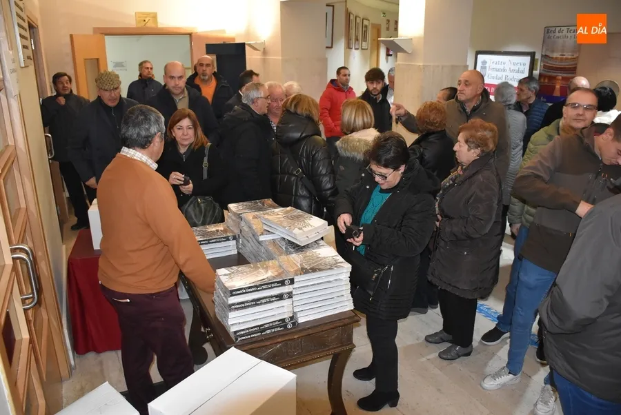 Foto 11 - Ciudad Rodrigo abre su Libro del Carnaval 2024, que rinde homenaje a los constructores de los tablaos